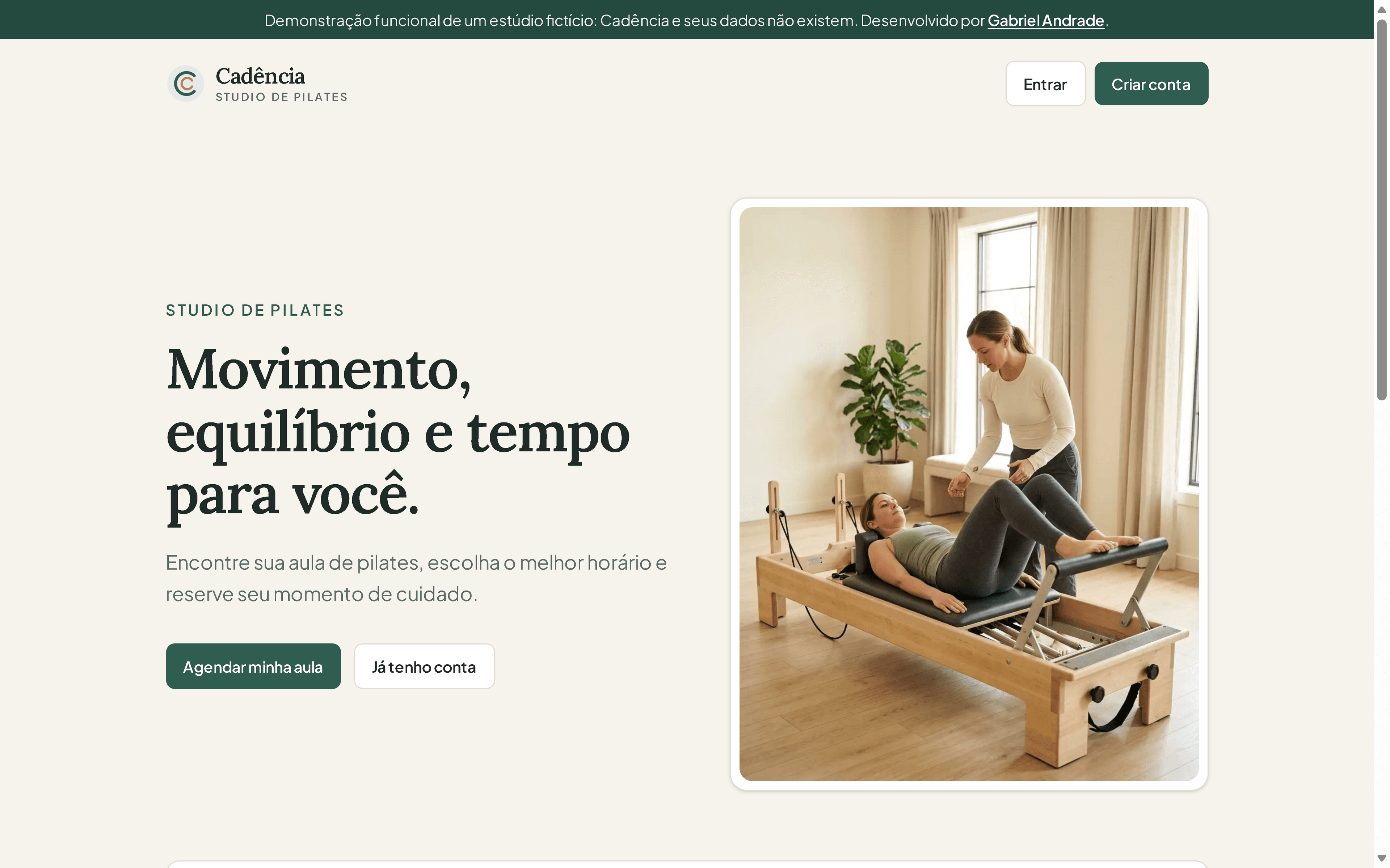 Página inicial do Cadência: marca do estúdio, título "Movimento, equilíbrio e tempo para você", botões de agendar e entrar, e foto de uma aula de pilates no Reformer.